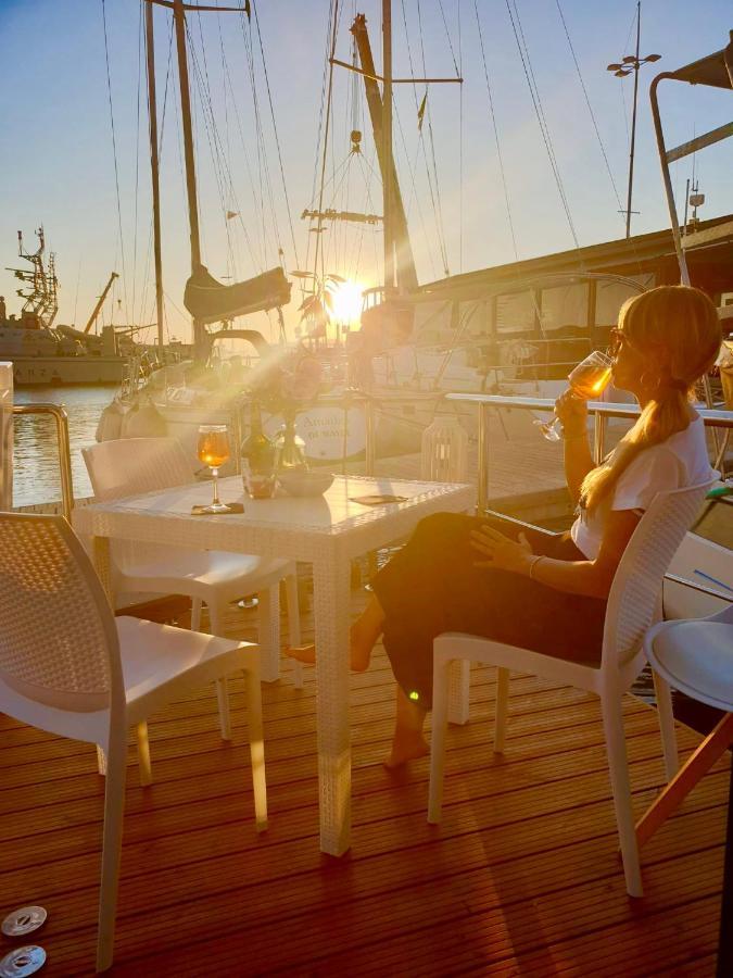 Houseboat Seabreeze Hotel Алгеро Екстериор снимка