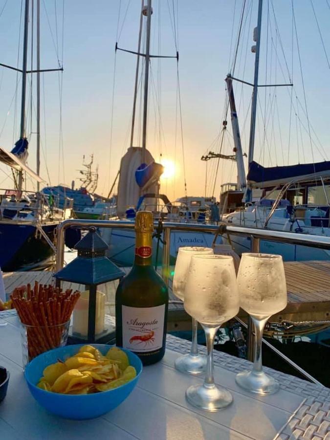 Houseboat Seabreeze Hotel Алгеро Екстериор снимка