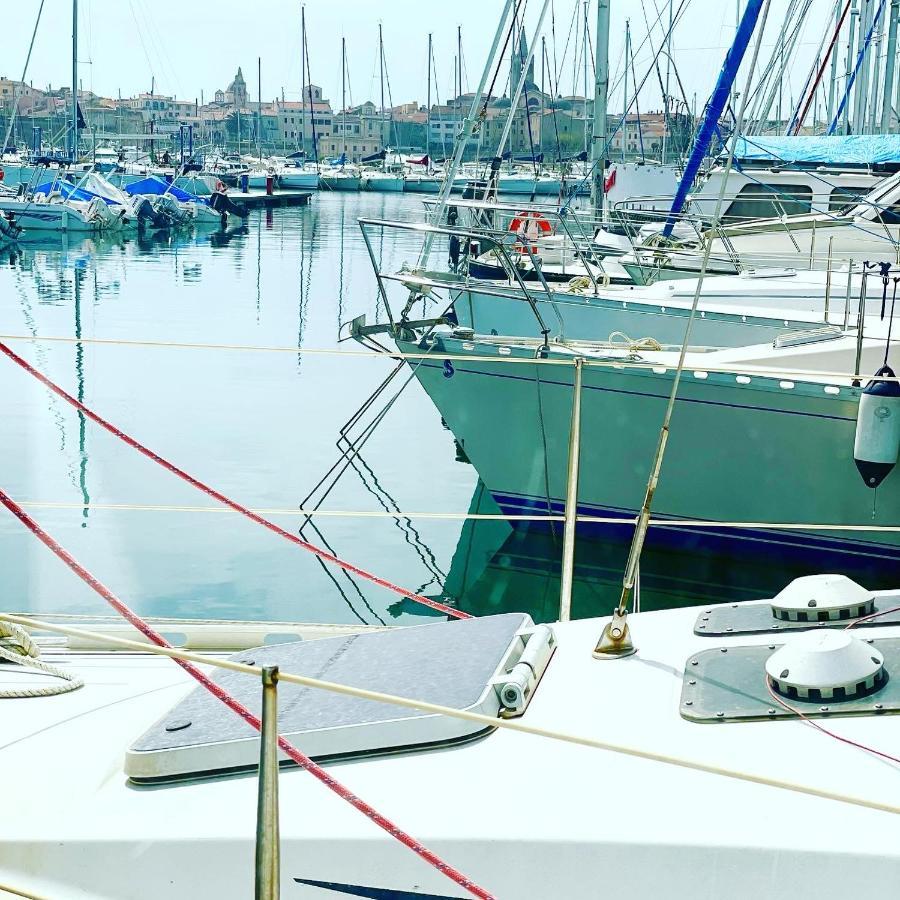 Houseboat Seabreeze Hotel Алгеро Екстериор снимка