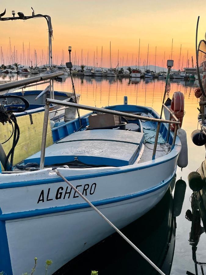 Houseboat Seabreeze Hotel Алгеро Екстериор снимка