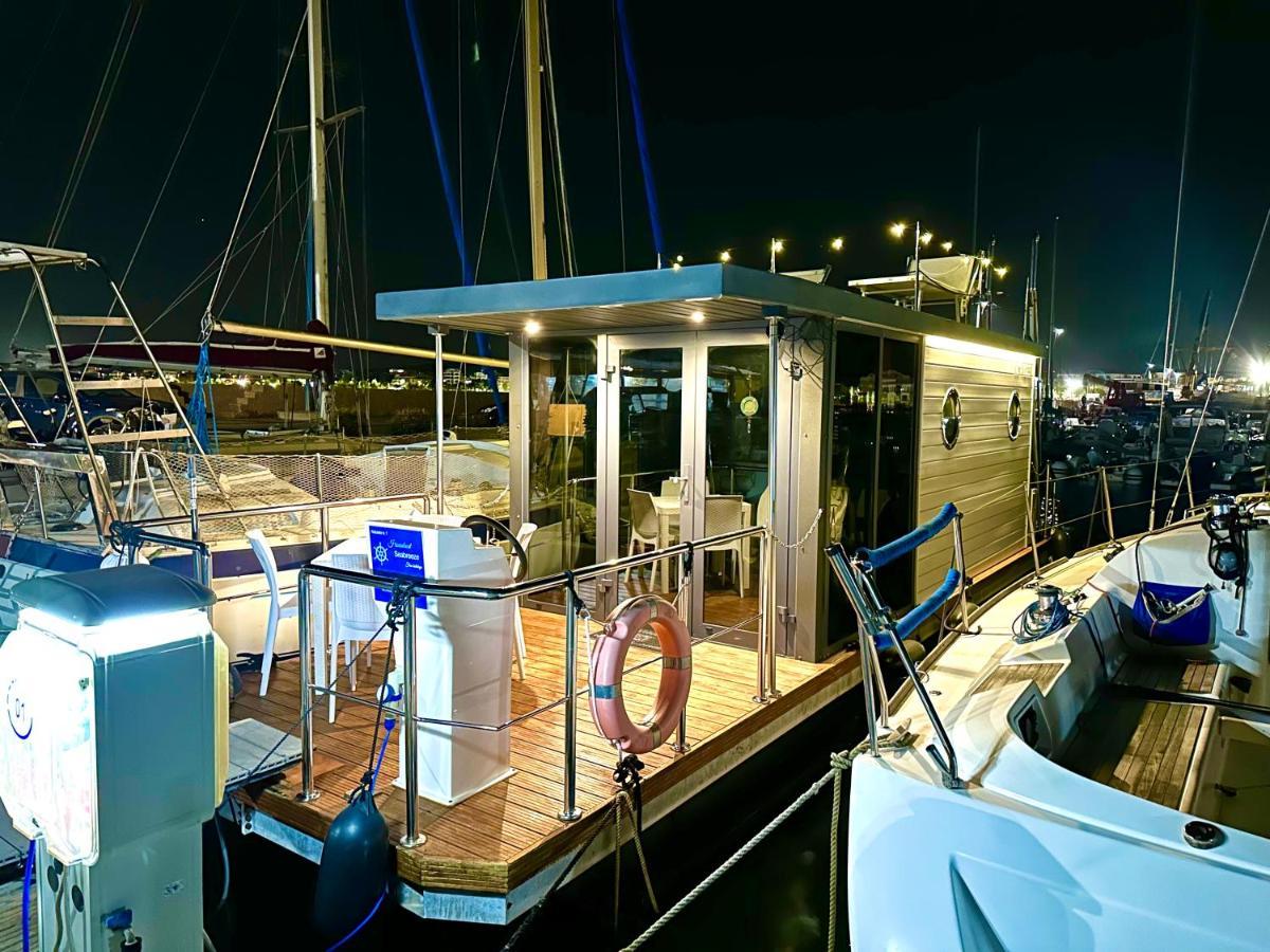 Houseboat Seabreeze Hotel Алгеро Екстериор снимка