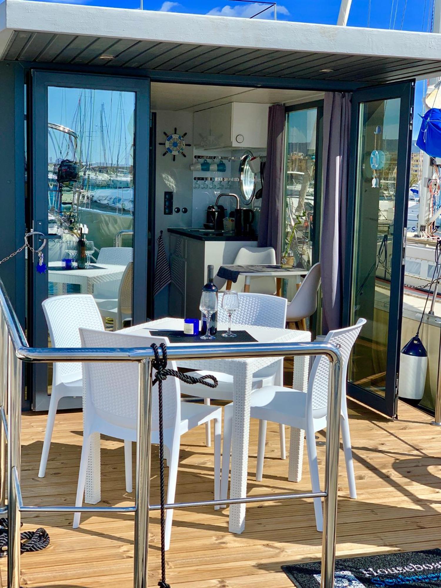 Houseboat Seabreeze Hotel Алгеро Екстериор снимка