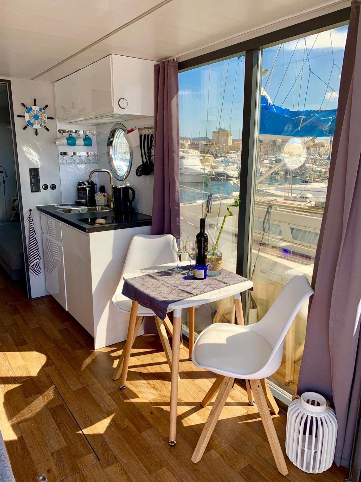 Houseboat Seabreeze Hotel Алгеро Екстериор снимка