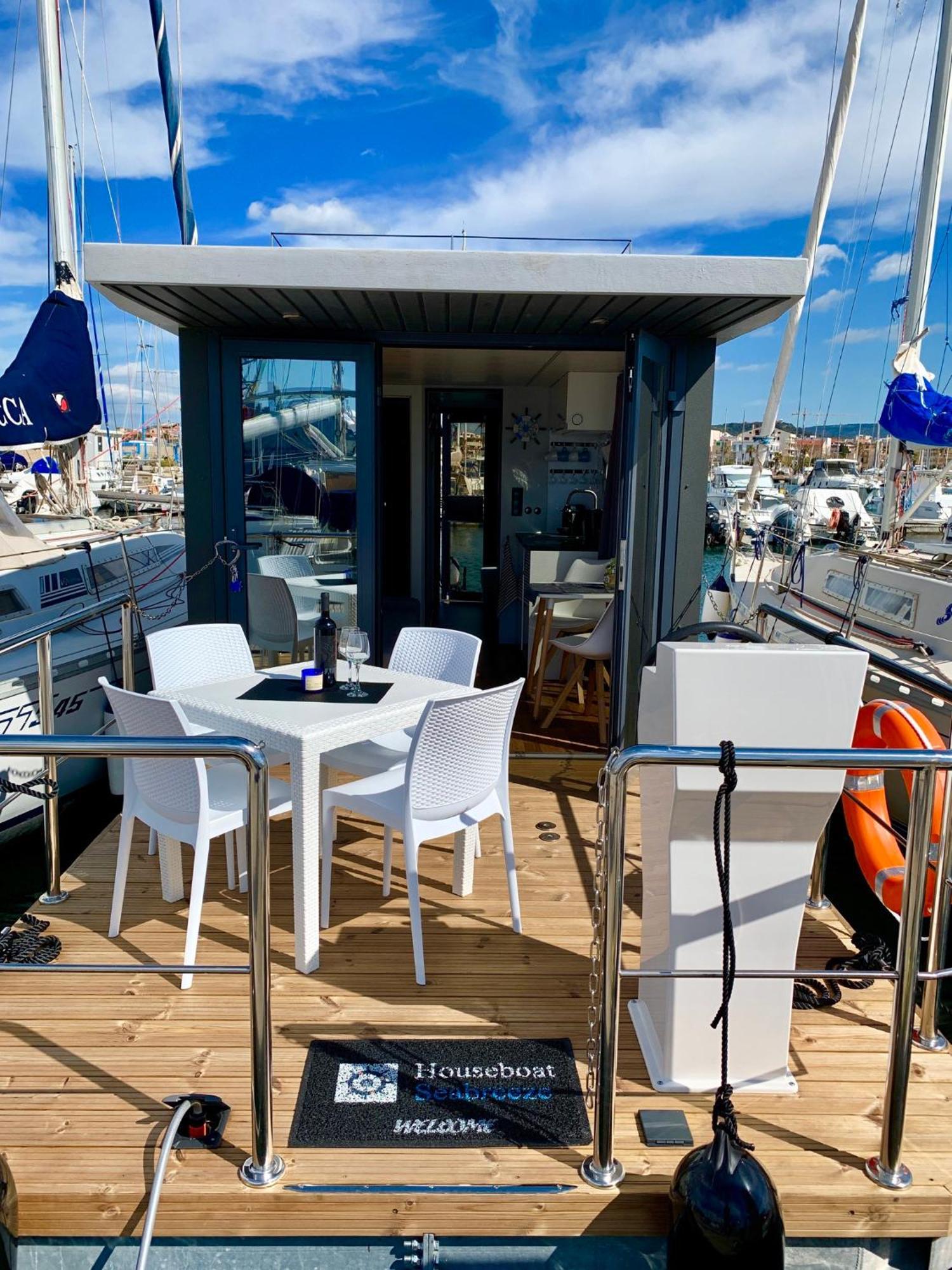 Houseboat Seabreeze Hotel Алгеро Екстериор снимка