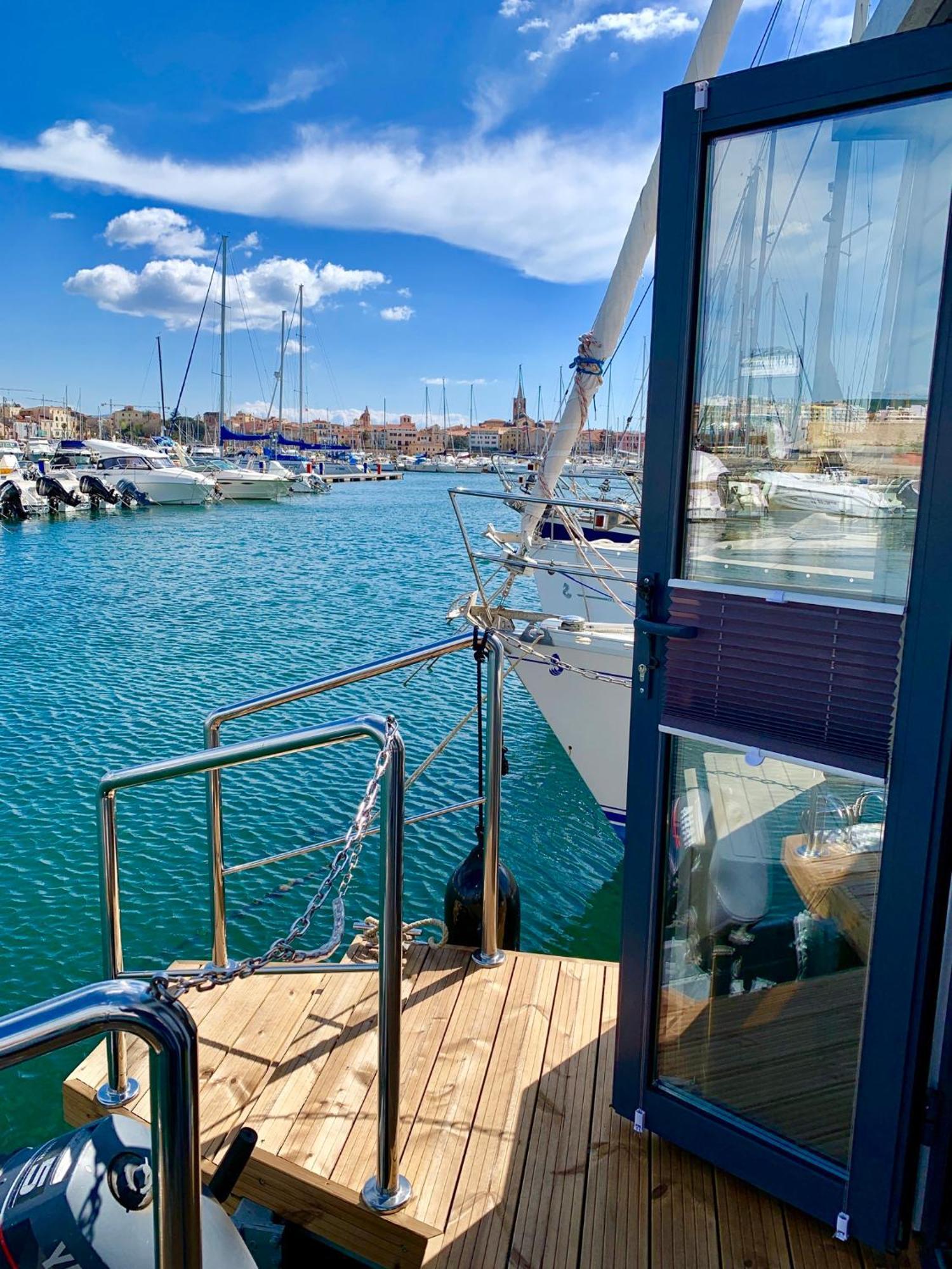 Houseboat Seabreeze Hotel Алгеро Екстериор снимка