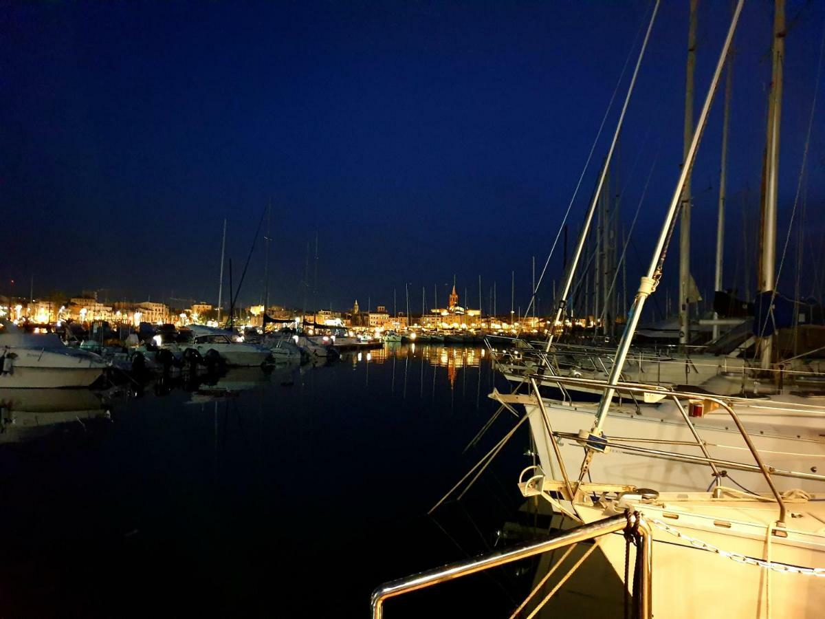 Houseboat Seabreeze Hotel Алгеро Екстериор снимка